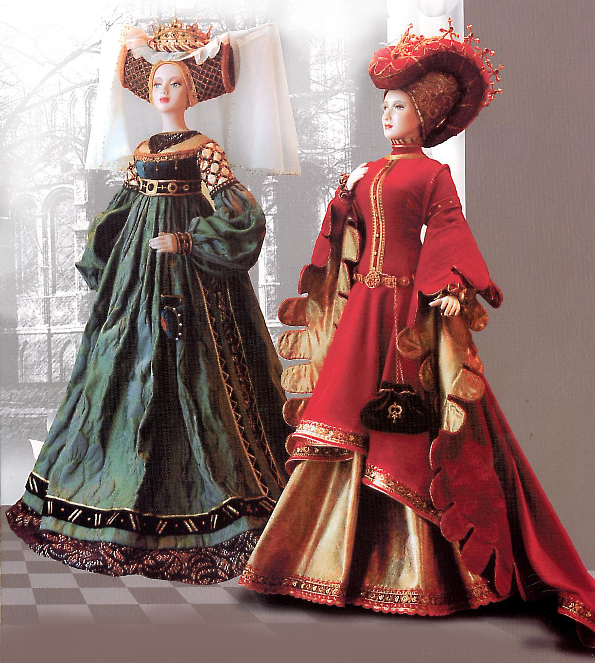 "Дама в зеленом платье" 76 см. "Дама в красном" 81,5 см. Керамика, текстиль.