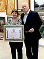 Награждение народного мастера Богородской игрушки Вайсеро В.Ф. дипломом Академии за участие в выставке