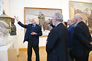 Экскурсию проводит  генеральный директор Национального художественного музея Республики Беларусь Прокопцов Владимир Иванович